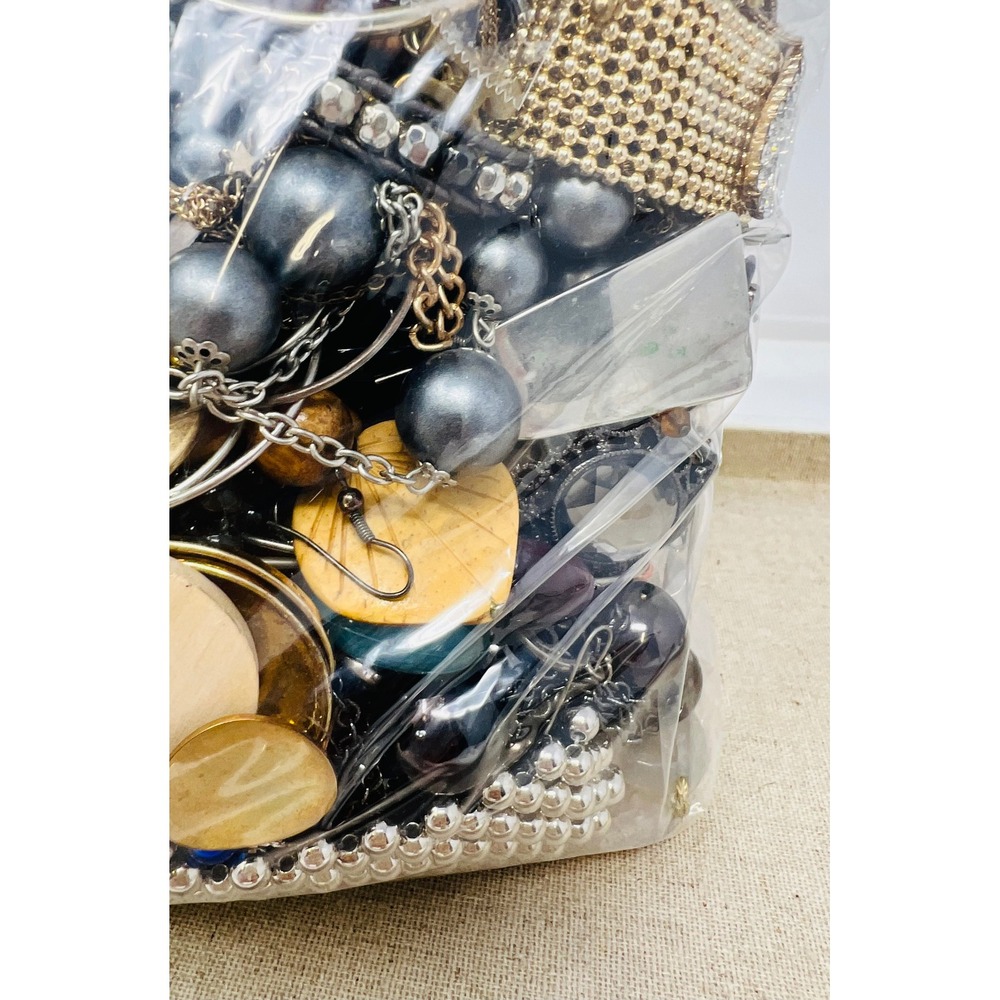 Vintage & Modern Gold & Silver Tone Mixed Metal Scrap/Wearable Jewelry Lot 8lbs - Picture 5 of 16